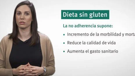 Mujer discutiendo sobre dieta sin gluten, mostrando puntos clave sobre riesgos para la salud y costos sanitarios